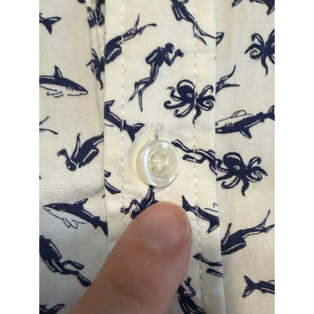 Old Navy Button Down Shirt Mens Large White Blue Scuba Shark Sea Life Excellent - Picture 5 of 11
